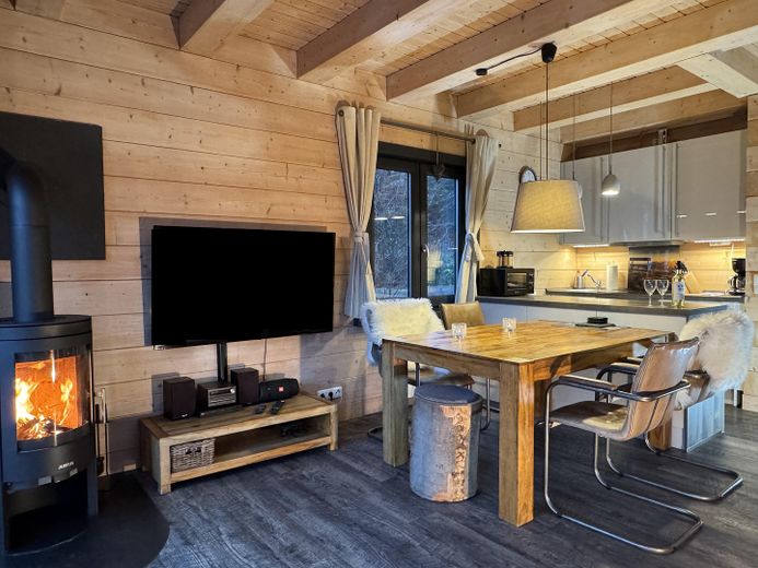 6 casas de troncos/casas de vacaciones con muy buena rentabilidad, en ubicación privilegiada. Venta individual o conjunta posible. – Foto 9