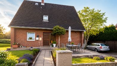 >> Ostseenahes Einfamilienhaus mit Neubaugrundstück – Freistehendes Einfamilienhaus