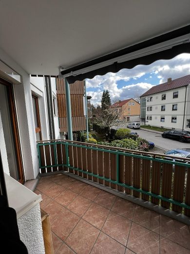 Helle 3-Zimmer-Wohnung in Nähe zum Bahnhof Mering – Balkon