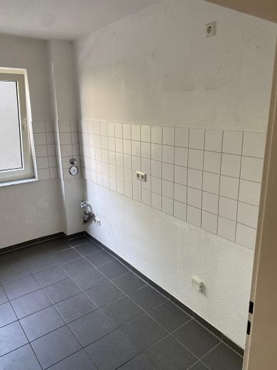 Neustadt ile Zollhafen arasında balkonlu, cazip 3 odalı daire – Küche