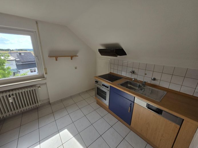 Heiningen: 3 Zimmer DG-Wohnung mit Balkon und Stellplatz – Küche 
