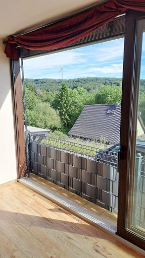Traumhaus in Südlage - 1 bis 2 Familienhaus in Günterod – Panofenster geöffnet