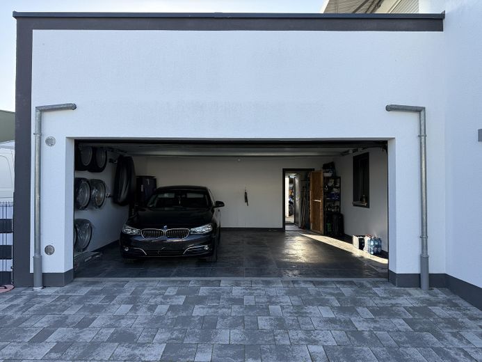 Wohlfühloase – modernes Einfamilienhaus mit Einliegerwohnung – Große Doppelgarage