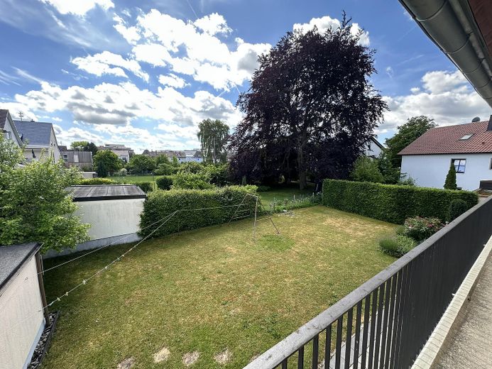Blick vom Haus ins Grüne