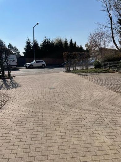 Інвестиційна нерухомість у Вормсі | Місто як орендарка | Балкон | без комісії – PKW-Stellplatz direkt am Haus