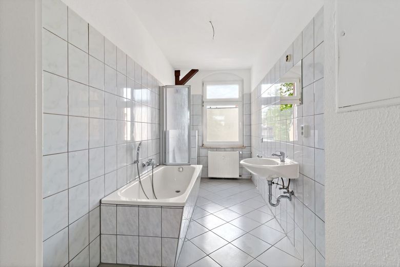 Pärchen aufgepasst!
Geräumige 2-Raumwohnung in der Reilstraße – Badezimmer