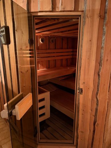 Traumhaftes Einfamilienhaus mit Einliegerwohnung in Grabenstätt – Sauna