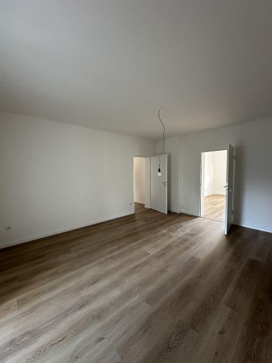 Frisch renovierte 4-Zimmer Wohnung in Essen-Frohnhausen – Wohnzimmer_1.1