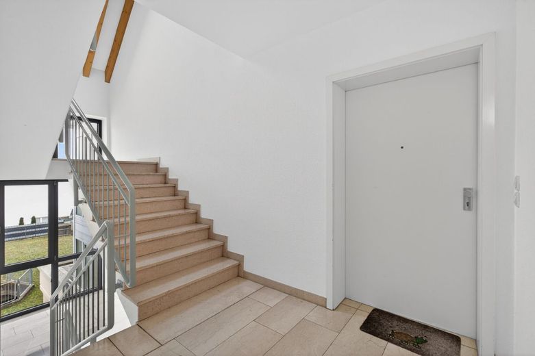 Freiwerdend: Moderne Wohnung mit Balkon und TG in zentraler Lage – Treppenhaus