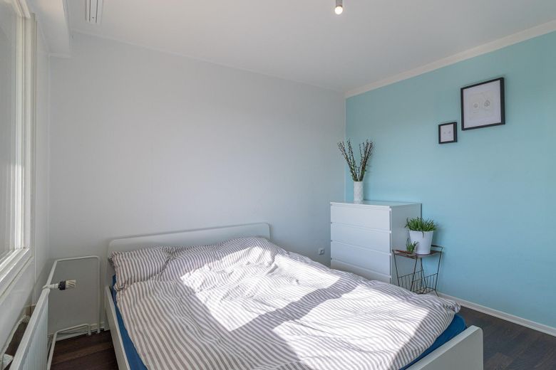 Designer terrace apartment (18 min. central station) nature, parking space (only temporarily 6-12 months) 1,700 € incl. additional costs – Schlafzimmer 1