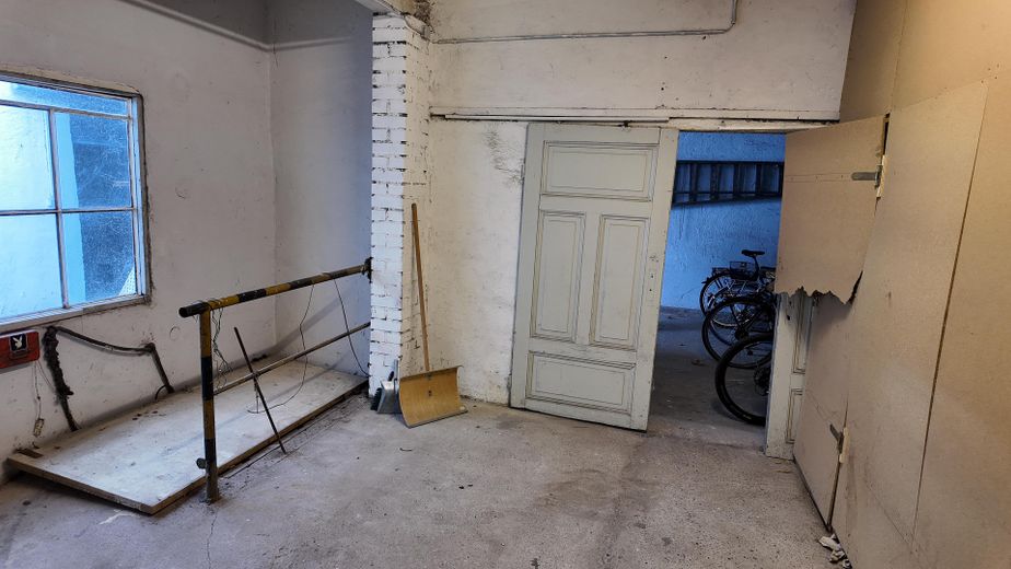 Jetzt besichtigen! Atelier für Künstler mit Lager direkt am Gartenfeldplatz in der Mainzer Neustadt – Eingangsbereich