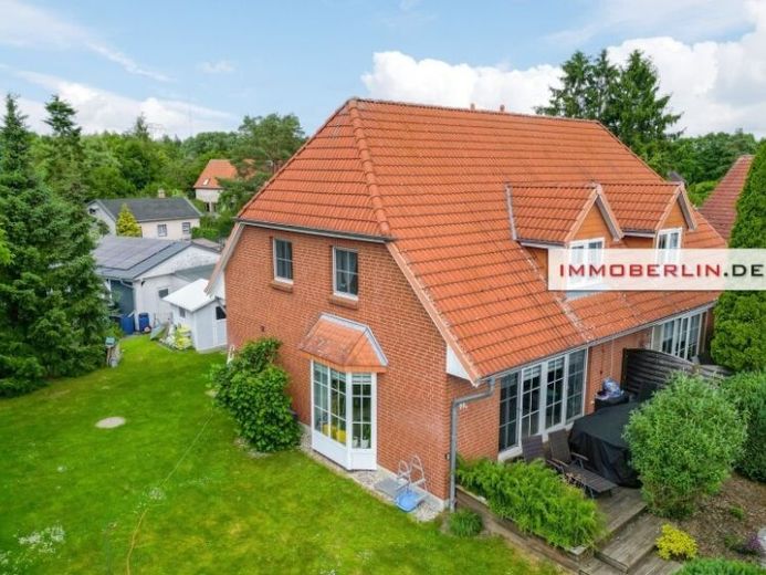 IMMOBERLIN.DE - Wunderbares Haus mit Südwestgarten in familienfreundlicher Lage – Foto 1