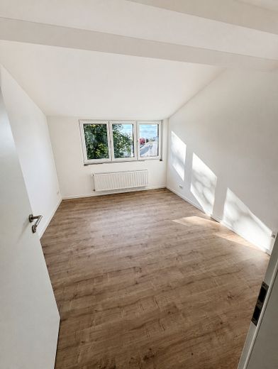 Construction neuve sous les combles, Ingolstadt-Nordost : 3 appartements libres immédiatement, 1 loué – sans commission – Schlafzimmer