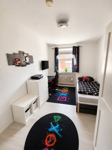 Einziehen und wohlfühlen – Helle 3-Zimmer-Wohnung mit Balkon – Kinder