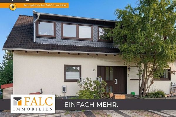 Casa bifamiliare indipendente con piscina e vista panoramica in posizione ai margini del paese
