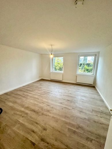 schöne 1 Zi.-Wohnung mit separater Küche und Balkon in Düsseldorf-Bilk ! – Wohn-/Schlafraum