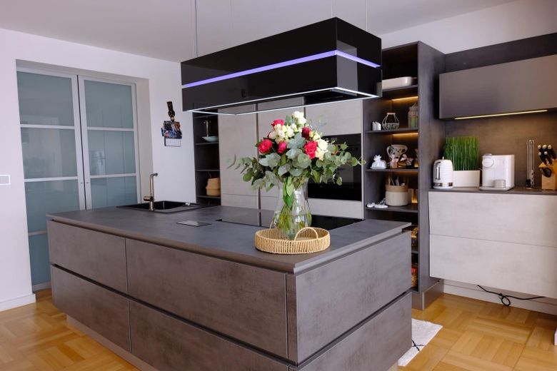 Exklusive Wohlfühloase in GE-Resse: 214 m² Luxus, Schreiner-Einbauten & traumhafter Naturpool – Küche EG