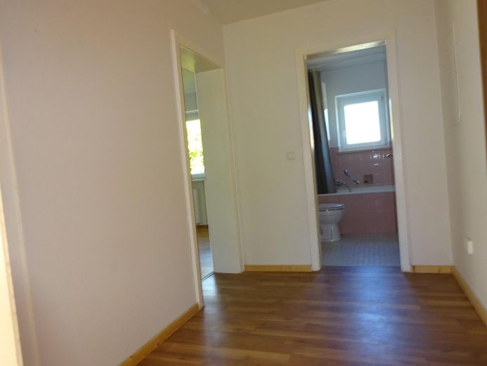Schöne 2-Zimmer-Wohnung mit Balkon – Flur