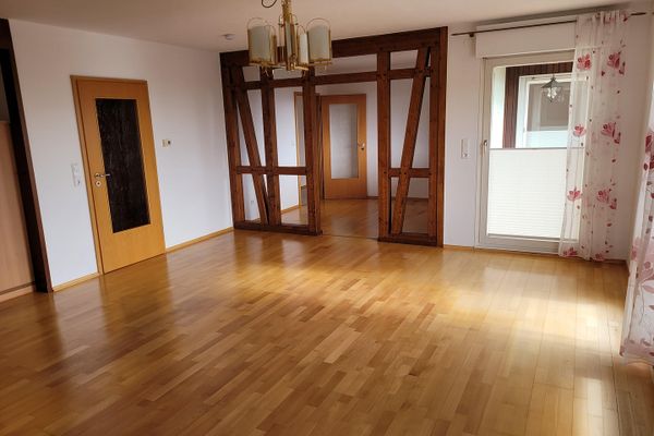 großzügige 4,5-Zimmer-Wohnung mit Terrasse und Gemeinschaftsgarten inkl. Außenpool in Grunholz
