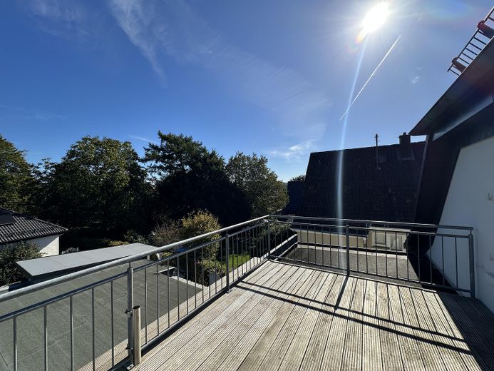 VICINO AL CENTRO! Appartamento mansardato, unità condominiale in edificio plurifamiliare ristrutturato – Dachterrasse