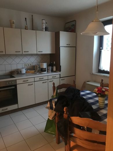 Biete Helle 2 Zimmer Wohnung von Privat in ruhige Lage in Tännesberg mit Terrasse,Grillgarten Mitbenutzung und Stellplatz sowie Keller. Wohnung sehr gut geteilt und Vollmöbliert.70000€ vhb. 015111378015 – Foto 4