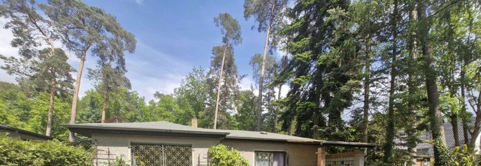 wunderschönes Grundstück mit massivem Bungalow