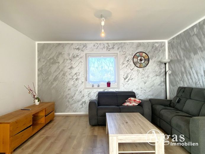 Modernes Einfamilienhaus mit Garage und großem Garten in Seenähe – Wohn-Essbereich