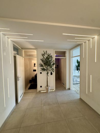Modernisierte 3-Zimmer-Wohnung mit 2 Loggien, Garage & Aufzug – Foto 6