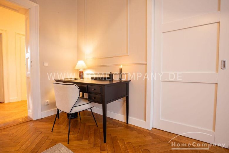***Klassische Eleganz in vollendeter Form – stilvoll sanierte Altbauwohnung mit Balkon in Bestlage Altbogenhausen – dc0ed63d6c4818488dad0ff50822eaac449c4a10.jpg