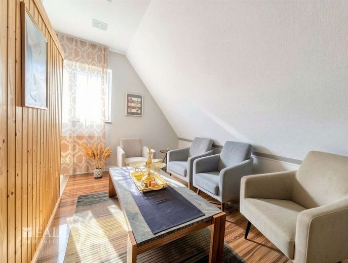 Elegantes Einfamilienhaus mit großzügigem Wohnambiente, Sauna und PV-Anlage – Studio