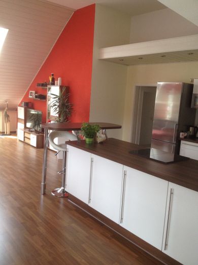 3,5-kamerappartement in loftstijl met balkon, binnenstad Gotha – Ansicht Küche zum Wohnbereich