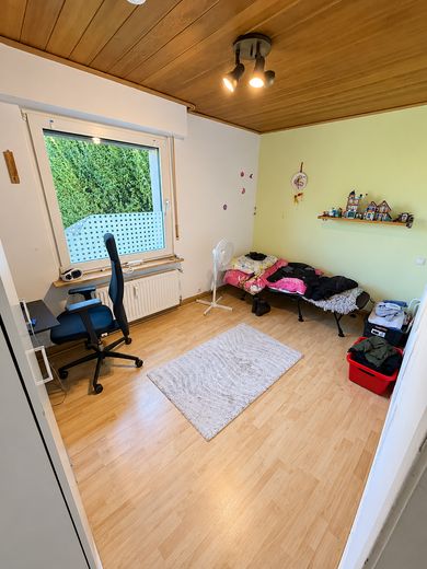 Nach WEG aufgeteiltes MFH, 4 Wohneinheiten, 2 vermietet, 1 frisch renoviert – EG/Apart, Schlafzimmer