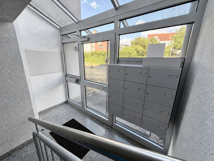 Provisionsfrei & erbpachtfrei: Helle 3-Zimmer-Wohnung mit zwei Balkonen im Frankfurter Bogen – Gepflegter Hauseingang