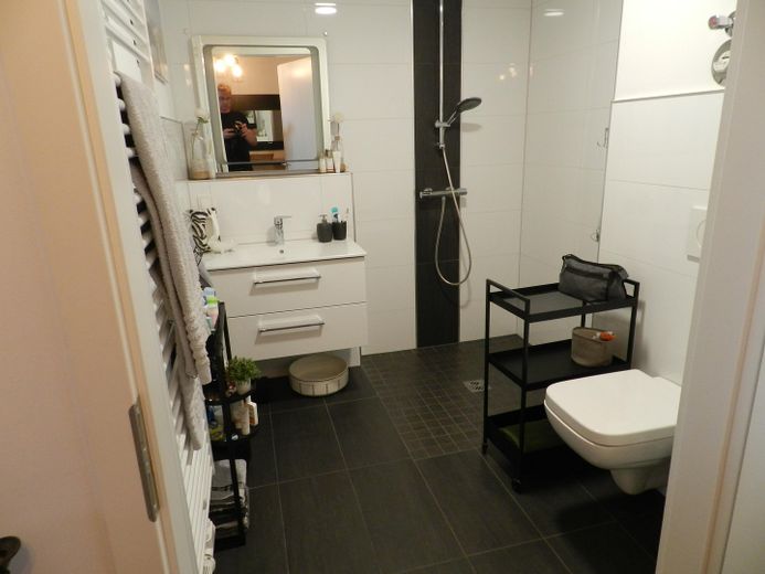 Exklusive, barrierefreie 2,5-Zimmer-Eigentumswohnung mit großer Terrasse – Badezimmer