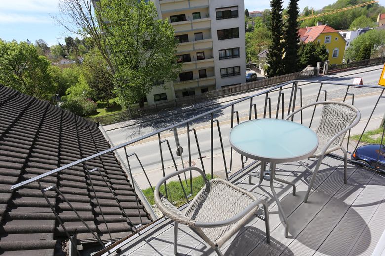 PRECIO REDUCIDO: Dos terrenos con tres casas y potencial de desarrollo – Foto 2