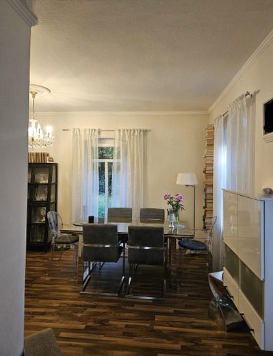 Esszimmer aus Küche heraus