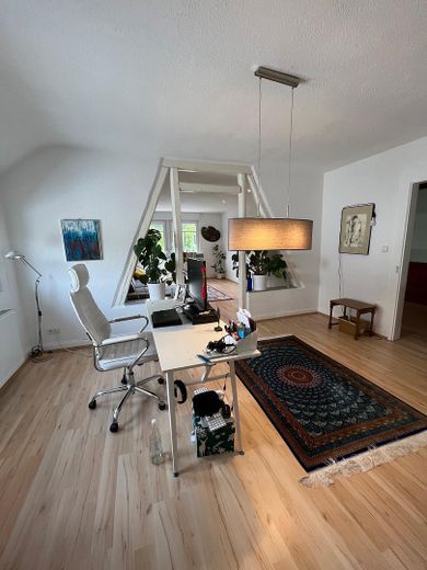 Sehr großzügige u. helle 3-Zimmer-Wohnung mit Balkon und Garten - modern renoviert mit Glasfaser – Homeoffice oder Esszimmer