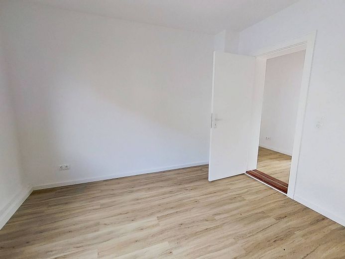 Einziehen und für den Herbst einkuscheln - mit einem KALTMIETERLASS: 3-Zimmer-Wohnung mit BALKON in fußläufiger Nähe zum Kanal – Ansicht II: Schlafzimmer I