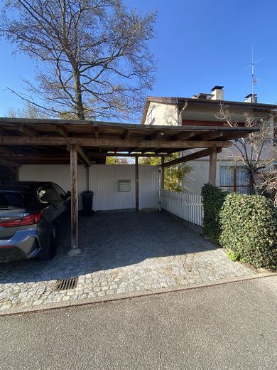 Doppelcarport mit Eingang 