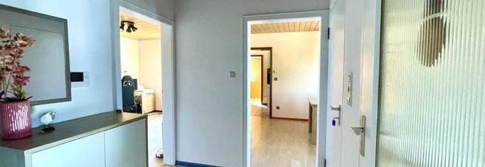 ZWEIFAMILIENHAUS MIT FLEXIBLER NUTZUNG: 2 Etagen mit 6 Zimmer, KFZ-Stellplätze, sehr ruhige Lage*