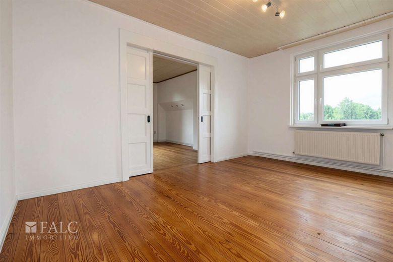 +++ Mehrfamilienhaus in toller Lage und mit guter Rendite +++ – Schlafzimmer Wohneinheit 3