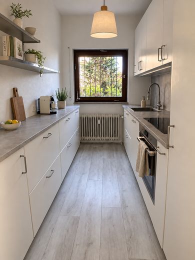 Appartement indépendant modernisé dans un quartier calme avec terrasse et garage – Küche