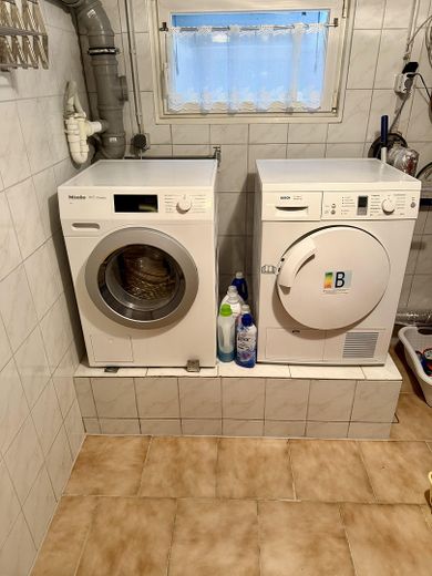Środkowy segment domu szeregowego w Landshut – Waschraum, Hauswirtschaftsraum