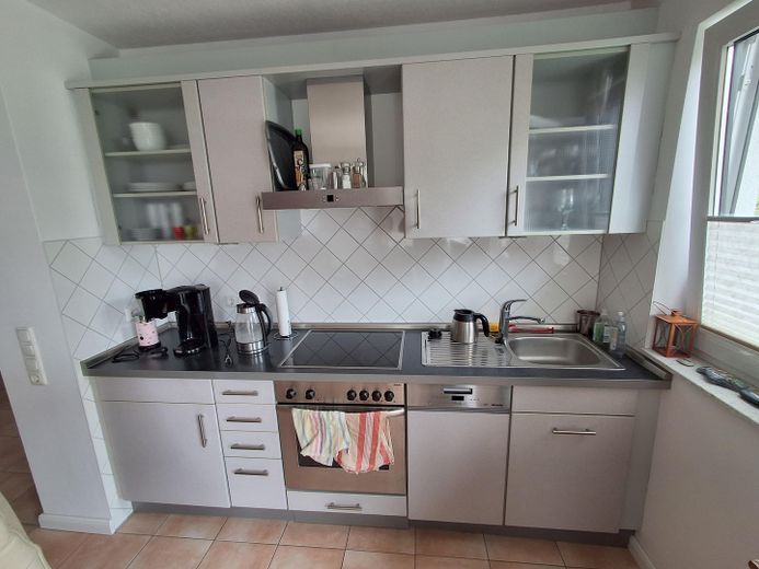 Wunderschöne 2-Zimmer-Wohnung in Top-Lage von Scharbeutz in unmittelbarer Strandnähe zu verkaufen – Küchenzeile