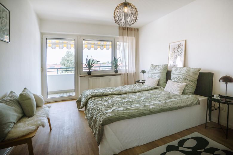 Schlafzimmer mit Balkonzugang