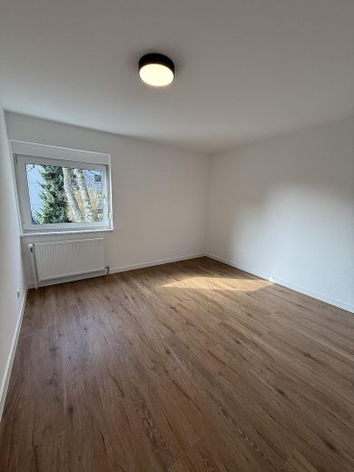 Sanierte 2,5 ZKB-Wohnung, Balkon, Aufzug & Garage im Herzen von Siegen! – Schlafzimmer
