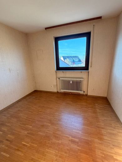 Sofort verfügbar: Gepflegte 3-Zimmer-Wohnung mit Tiefgarage & großem Südwestbalkon in gefragter Lage – Zimmer