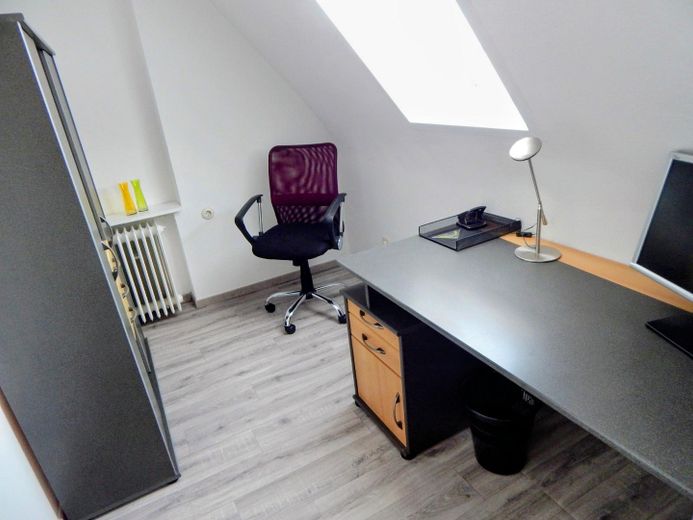 Elmshorn’da çok yönlü tek veya iki ailelik ev – Aile, home office veya kısmi kiralama için alan! – Arbeitszimmer OG