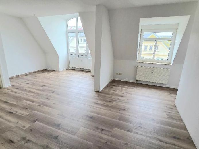 Geräumige 3-R. DG- Whg. mit riesigem Oberboden bei Klinikum – Foto 1
