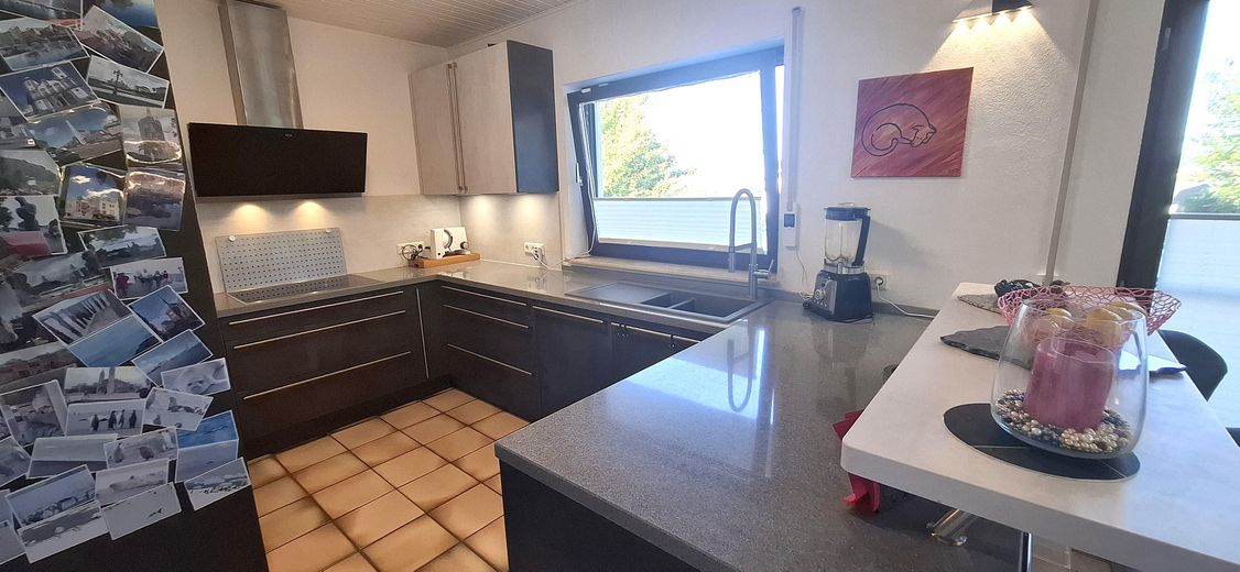 Zweifamilienhaus plus Appartement - Provisionsfrei – Küche Erdgeschoss